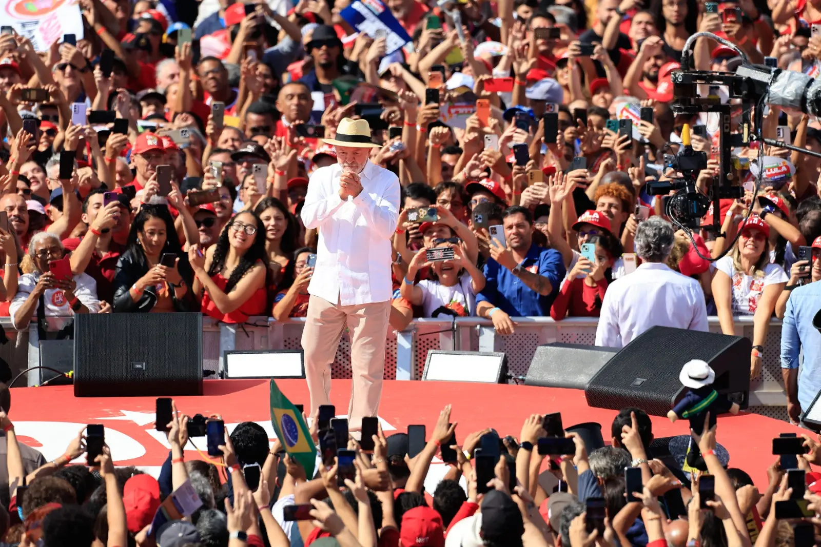 Lula defende manutenção de Bolsonaro na prisão durante comício em Florianópolis 1 lula vencer eleicoes manter bolsonaro cadeia scaled
