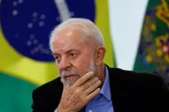 Campanha de Lula solicita investigação sobre perfis que promovem Flávio Bolsonaro 7 lula meta shopee 910x568.jpeg