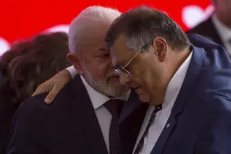 Flávio Bolsonaro critica ligação de Lula a Flávio Dino em evento no Pará 6 magnific mci3riwhjq.jpeg