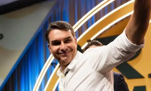 Flávio Bolsonaro desaprova aumento de 15% no Bolsa Família 1 news 142909