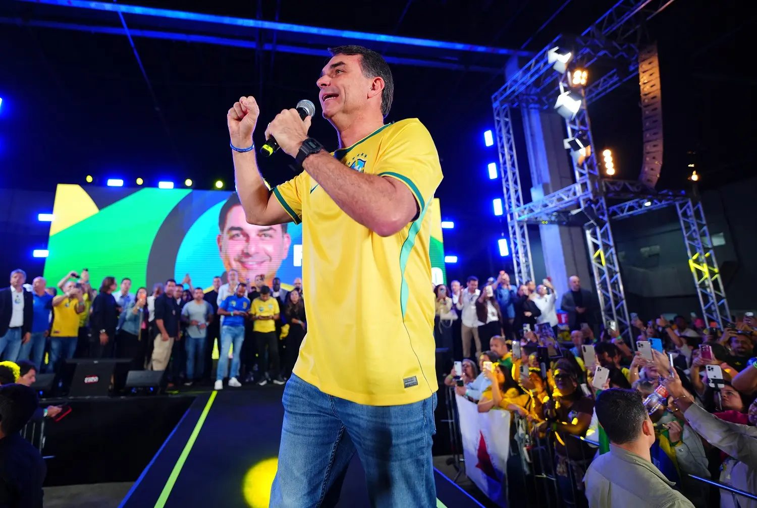 Flávio Bolsonaro defende uma relação pragmática com a China em comício no RN 1 news 143116