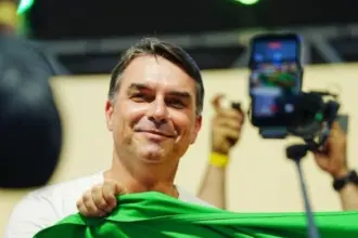 Flávio Bolsonaro denuncia CNBB por suposta colaboração com o PT em fake news 4 news 143420