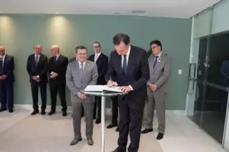 Rodrigo Pacheco é empossado como ministro do TCU com salário que pode ultrapassar R$ 100 mil 6 pacheco no tcu 910x568.jpeg