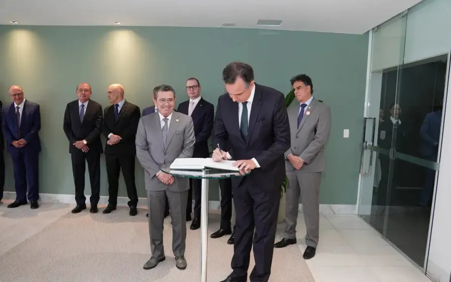 Rodrigo Pacheco é empossado como ministro do TCU com salário que pode ultrapassar R$ 100 mil 1 pacheco no tcu