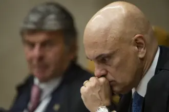 Pesquisa aponta que crise no STF afeta mais Lula do que Flávio Bolsonaro 4 stf 910x568.jpg