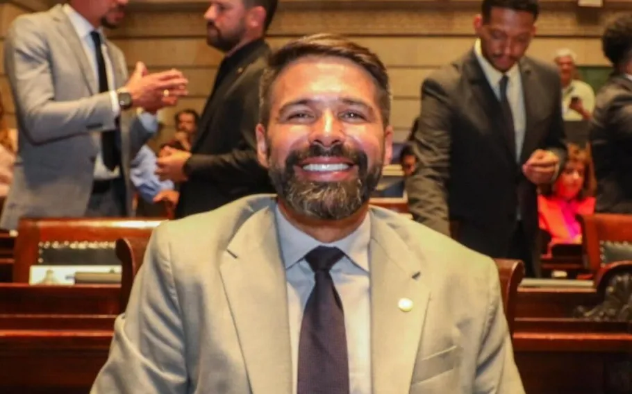 Vereador do Rio de Janeiro é detido com armamento pesado em operação da PF 1 vereador preso rj