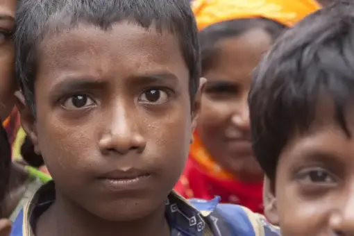 Crianças cristãs enfrentam perseguição e os efeitos da guerra no Irã 1 1679346556 1679346553 Menino20em20Bangladesh1
