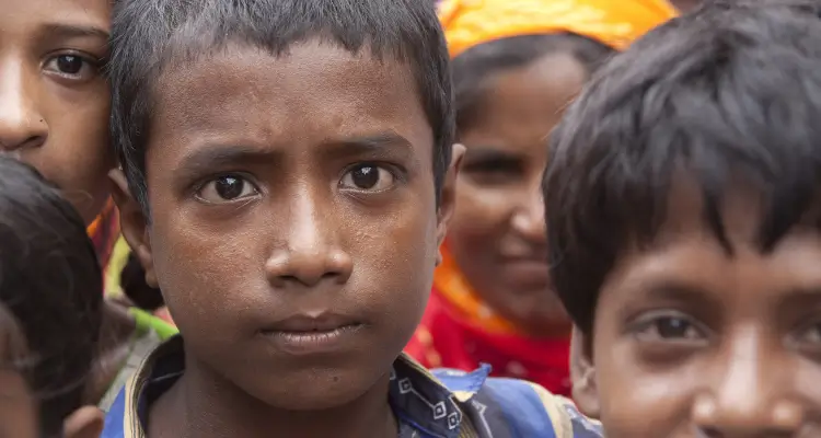Crianças cristãs enfrentam perseguição e os efeitos da guerra no Irã 1 1679346556 1679346553 Menino20em20Bangladesh1