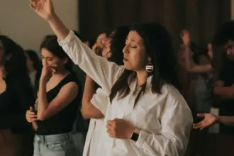 Pesquisa revela que 90% dos cristãos praticantes nos EUA relatam milagres em suas orações 4 1784880075 cristaos
