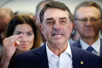 Flávio Bolsonaro critica Lula por falta de atratividade para investimentos no Brasil 3 1791321082241 e0ef13665763
