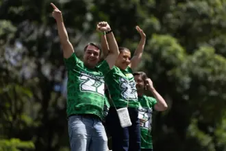 Flávio Bolsonaro mobiliza apoiadores na Avenida Paulista e provoca Lula antes do debate 4 1810flavio.paulista