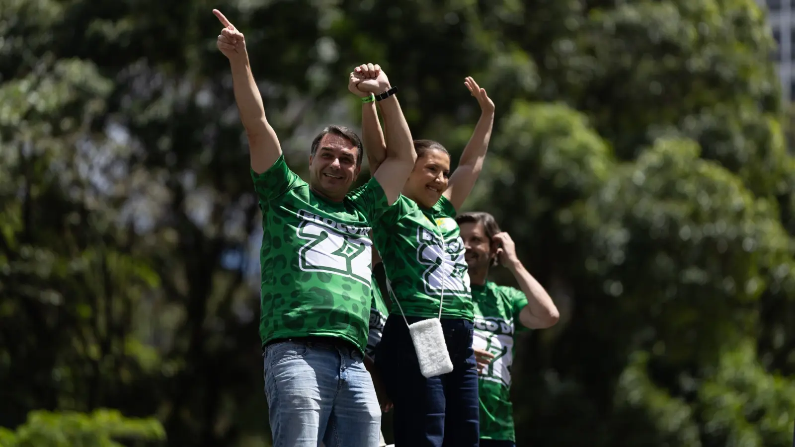 Flávio Bolsonaro mobiliza apoiadores na Avenida Paulista e provoca Lula antes do debate 1 1810flavio.paulista scaled