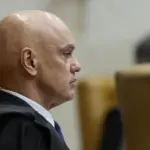 Moraes solicita parecer da PGR sobre visita de Flávio a Bolsonaro em prisão domiciliar 4 19a ed340 910x568.jpg