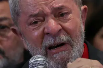Lula enfrenta desafio nas eleições, com disputa acirrada contra Flávio Bolsonaro 6 1f2d1dfcb18dd6fefcfe1e9767fa32e7168540b9 1