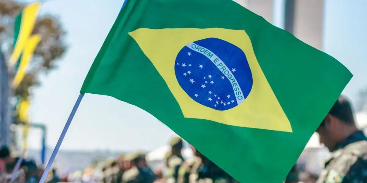Reeleição de Lula provoca reações entre pastores: “O Senhor continua reinando” 1 43554569 bandeira brasil