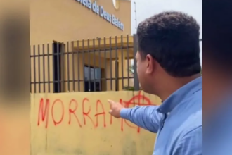 Igreja é alvo de vandalismo com mensagens de ódio em Dourados, MS 4 472526455 pichacao
