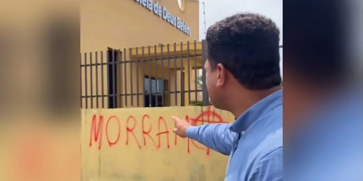 Igreja é alvo de vandalismo com mensagens de ódio em Dourados, MS 1 472526455 pichacao