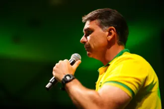 Flávio Bolsonaro enfrenta restrições judiciais e é acusado de ser alvo de perseguição política 6 55542246223 217ec8541d 6k1