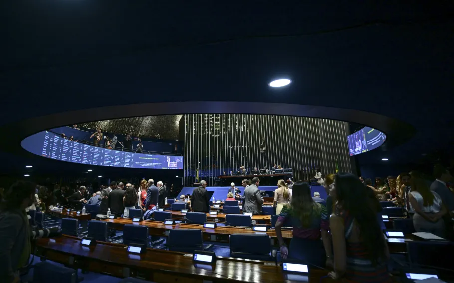 Senado aprova PEC que reduz jornada de trabalho para 40 horas semanais em primeiro turno 1 55590170074 7e5f54330d o