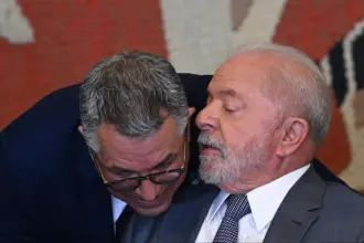 Denúncia aponta que Banco Master tentava desviar R$ 1 bilhão para o PT, revela revista 6 920f6409d0c808b9a8f049f71a8fcef85dbe1962w crop 20230511182624