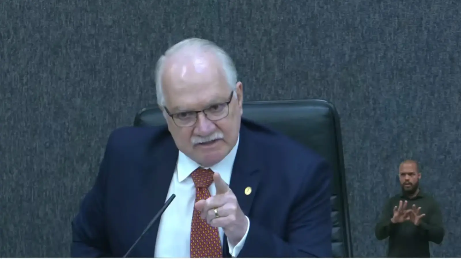 Fachin interrompe desembargador durante sessão do CNJ e confirma punição de 120 dias 1 ASPA GRANDE 2026 10 20T141945.417 1 scaled
