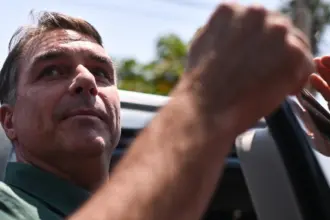 Flávio Bolsonaro sugere crise econômica pode antecipar eleições e revela planos de nova candidatura 5 ASPA GRANDE 2026 10 28T072947.427 1