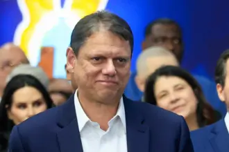Tarcísio de Freitas considera candidatura à Presidência em 2030 após saída de Flávio Bolsonaro do país 6 ASPA GRANDE 2026 10 29T081947.154