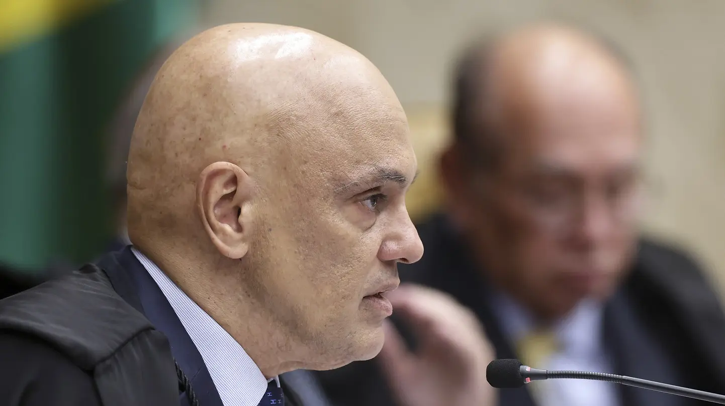 STF enfrenta resistência para aceitar impeachment de Moraes e busca conter o Senado 1 Alexandre de Moraes e Gilmar Mendes no STF
