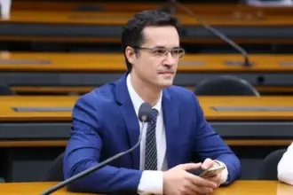 Deltan Dallagnol revela detalhes da saída de Flávio Bolsonaro do Brasil para os EUA 5 Brasil.jpg