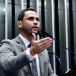Cleitinho Azevedo reforça apoio a Flávio Bolsonaro após declaração de Lula em Minas Gerais 3 Cleitinho