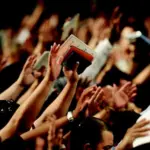 Estudo revela presença de propaganda eleitoral em cultos religiosos no Brasil 3 Culto evangelico Imagem Canva Pro