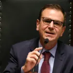 Paes recorre ao STF após TSE anular votos de Garotinho e solicita segundo turno no Rio 3 Eduardo Paes 1