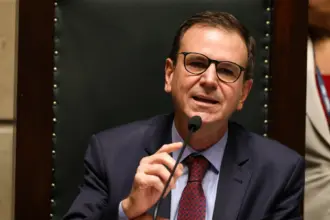 Paes recorre ao STF após TSE anular votos de Garotinho e solicita segundo turno no Rio 4 Eduardo Paes 1