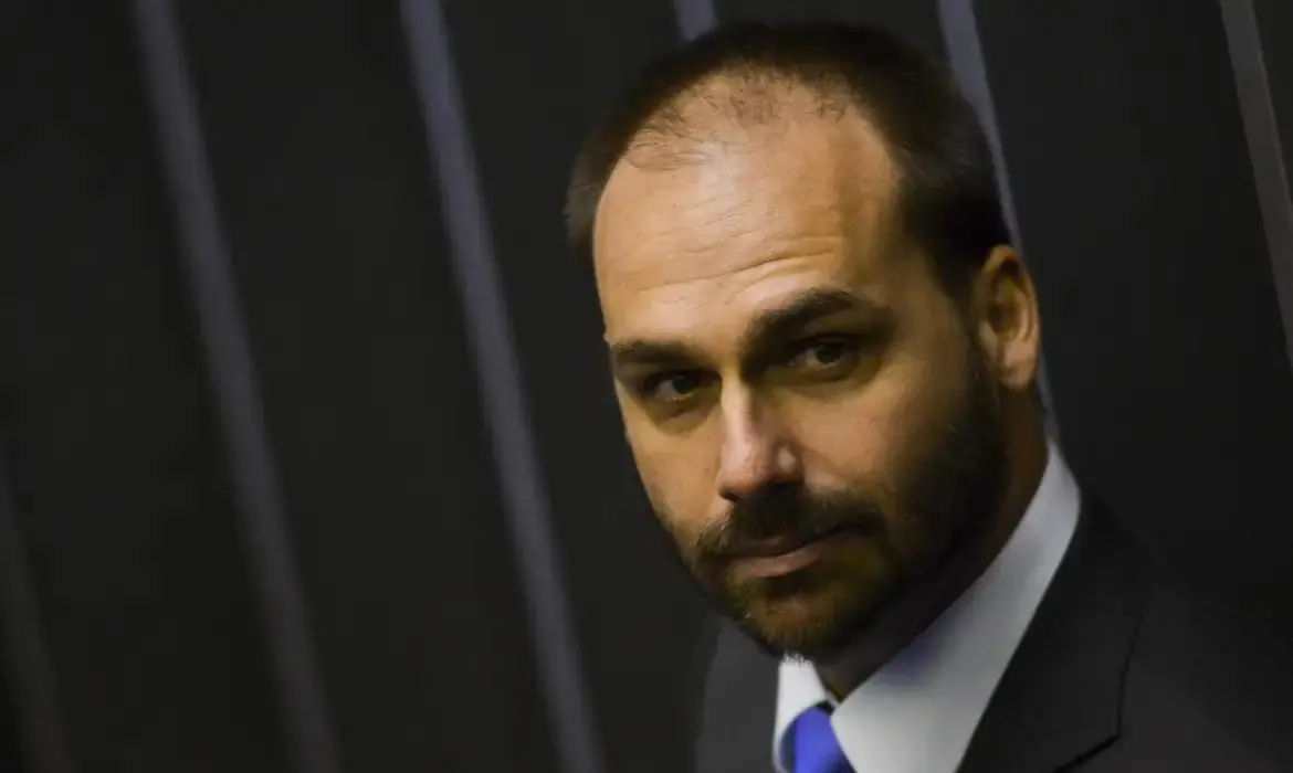 STF determina prisão de Eduardo Bolsonaro e cancelamento de passaportes 1 Eduardo.jpeg