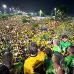 Flávio Bolsonaro e Nikolas Ferreira intensificam campanha no Nordeste visando contornar apoio a Lula 3 Flavio Bolsonaro em ato publico 1