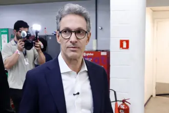 Zema promete ser oposição firme ao PT e aguarda mudanças no STF 6 Gemini Generated Image ie2vujie2vujie2v