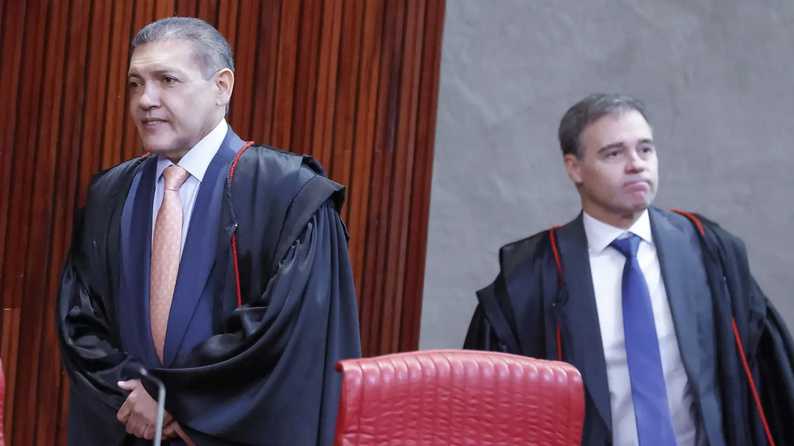 Aliados de Lula intensificam ofensiva contra Kassio Nunes e André Mendonça durante campanha eleitoral 1 Kassio Nunes Marques e Andre Mendonca no TSE scaled