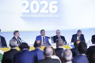 Resultados do 1º turno favorecem direita e diminuem pressão de Lula sobre o STF 5 Ministros do TSE