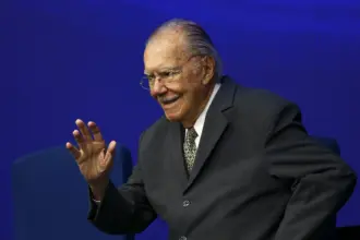 José Sarney se recupera de cirurgia abdominal em UTI 6 Sarney scaled.jpg