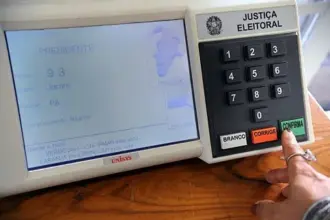 OEA envia missão de observadores para o segundo turno das eleições brasileiras 4 Urna eletronica em referencia a materia sobre as eleicoes internas do PT.jpg