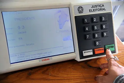 OEA envia missão de observadores para o segundo turno das eleições brasileiras 1 Urna eletronica em referencia a materia sobre as eleicoes internas do PT.jpg
