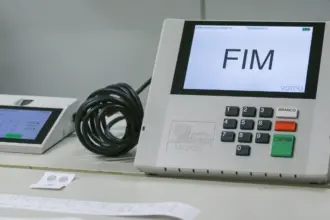 TREs alertam sobre possíveis mudanças nos locais de votação até domingo 6 Urna eletronica scaled.jpg 1