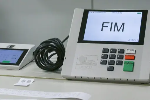 TREs alertam sobre possíveis mudanças nos locais de votação até domingo 8 Urna eletronica scaled.jpg 1