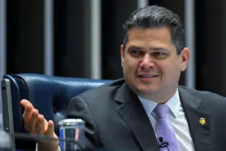 Análise da PEC que extingue a escala 6x1 será realizada dois dias após o 1º turno das eleições 7 alcolumbre