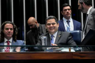 Senado aprova PEC que extingue escala de trabalho 6×1 com apenas um voto contrário 6 alcolumbre senado 1