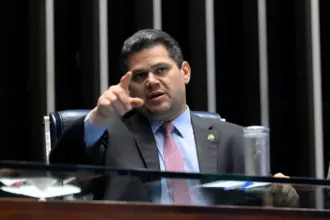 Senado solicita a Fux que impeça acesso a registros de visitas de Vorcaro e esposa de Moraes 4 alcolumbre senado
