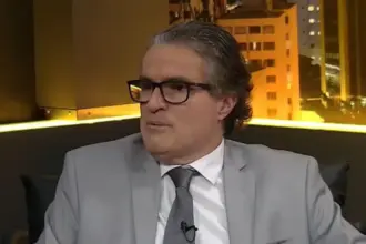 Murilo Hidalgo destaca mobilização nas ruas como vantagem de Flávio Bolsonaro no segundo turno 6 augusto nunes conversa com murilo hidalgo 910x568.jpg