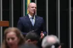 Cabo Gilberto Silva apoia Flávio Bolsonaro em busca de asilo político nos EUA 9 cabo gilberto silva lider da oposicao flavio 910x568.jpeg