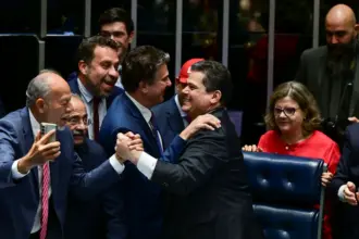 Alcolumbre celebra aprovação da PEC que acaba com a escala 6x1 no Senado 6 camilo santana alcolumbre