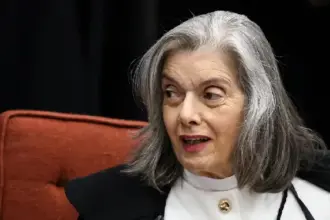 Cármen Lúcia é aplaudida novamente ao votar em Belo Horizonte 6 carmen 1.jpg